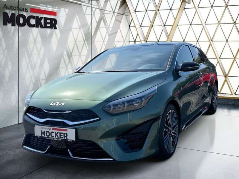 Grün Gebraucht 2024 Kia ProCeed GT-Line Kleinwagen | 30.990 € (Fairer Preis) - Bild 1/4