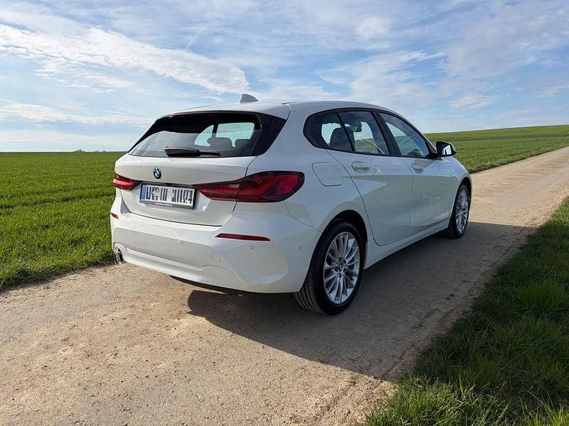 Gebraucht BMW 118 Advantage 140 PS (102 kW) 2023 Weiß Kleinwagen