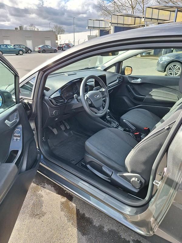 Gebraucht Ford Fiesta Cool & Connect 101 PS (74 kW) 2017 Limousine