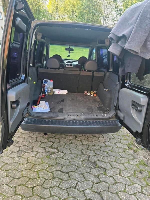 Second-hand Opel Combo 90 CP (66 kW) 2005 Negru Monovolum