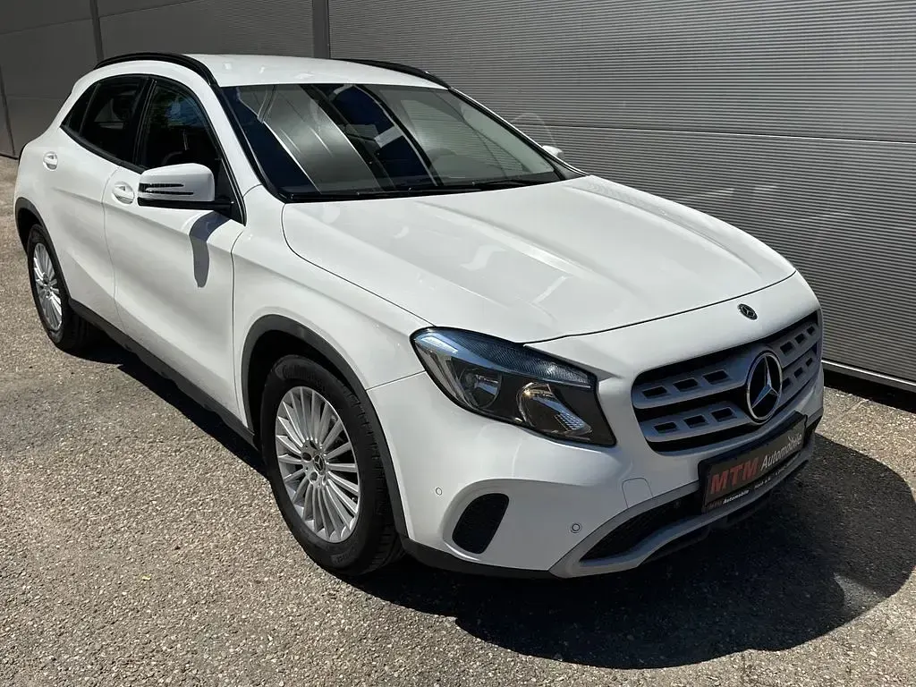 Gebraucht Mercedes GLA200 136 PS (100 kW) 2019 Weiß SUV