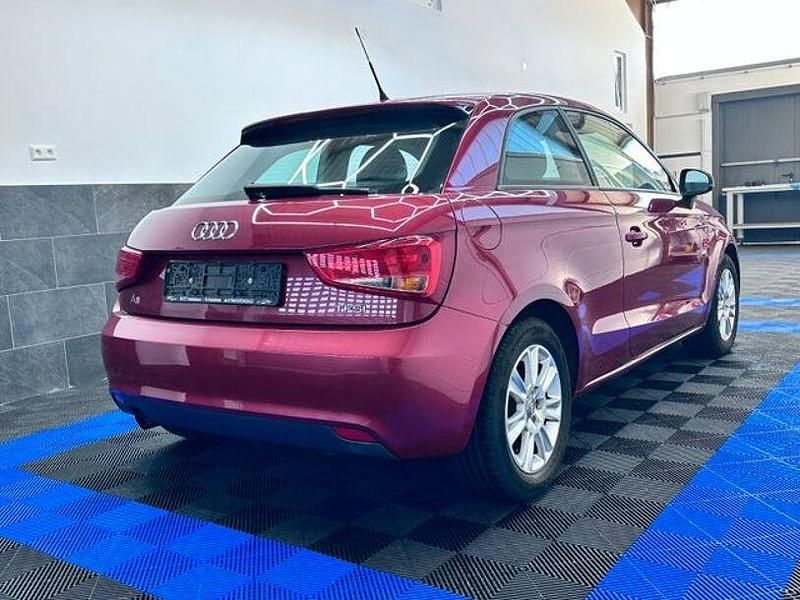 Gebraucht Audi A1 Attraction 86 PS (63 kW) 2012 Rot Kleinwagen
