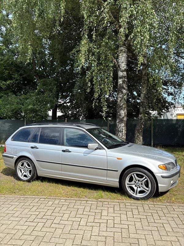 Silber Gebraucht 2005 BMW 320 Kombi | 2.100 € (Fairer Preis) - Bild 1/4