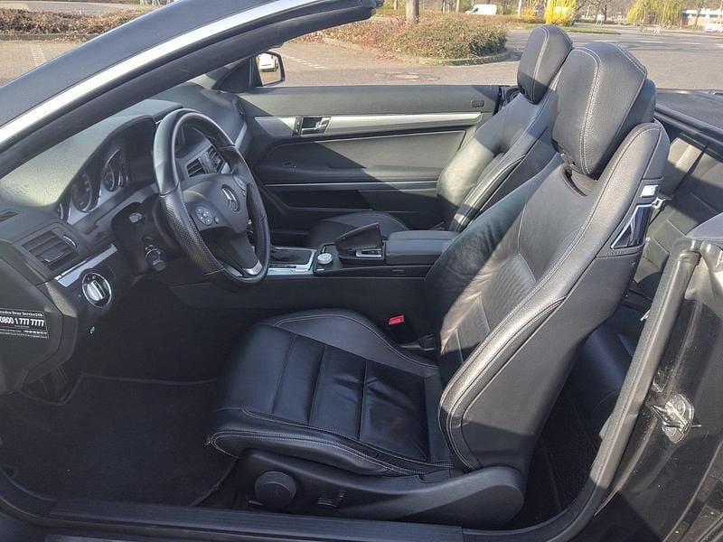 Gebraucht Mercedes E250 204 PS (150 kW) 2010 Schwarz Cabrio