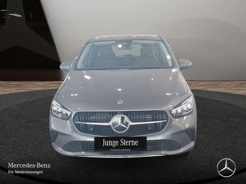 Usado Mercedes B200 Advanced 163 HP (119 kW) 2025 Cinzento Monovolume
