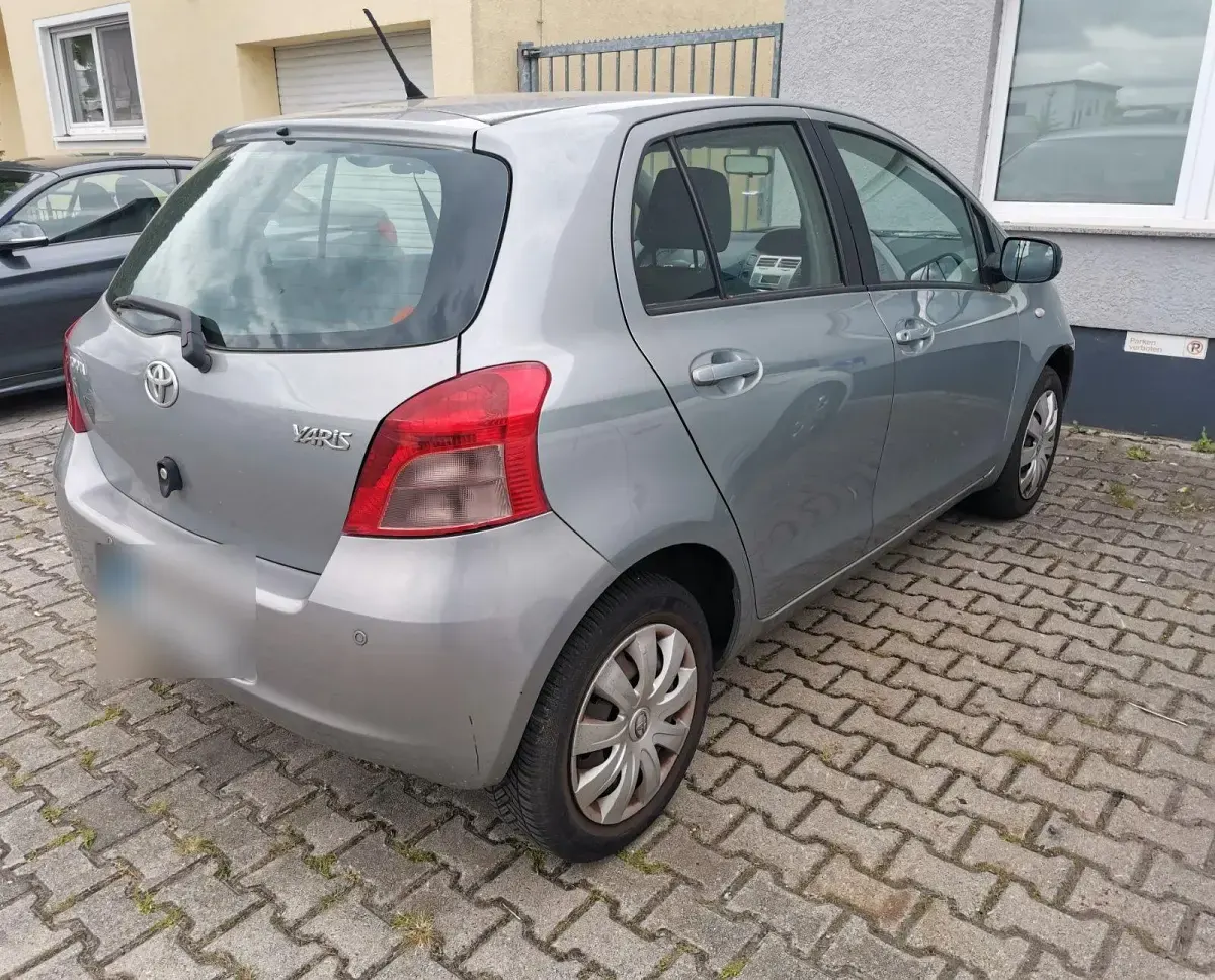 Gebraucht Toyota Yaris 87 PS (63 kW) 2008 Silber Kleinwagen