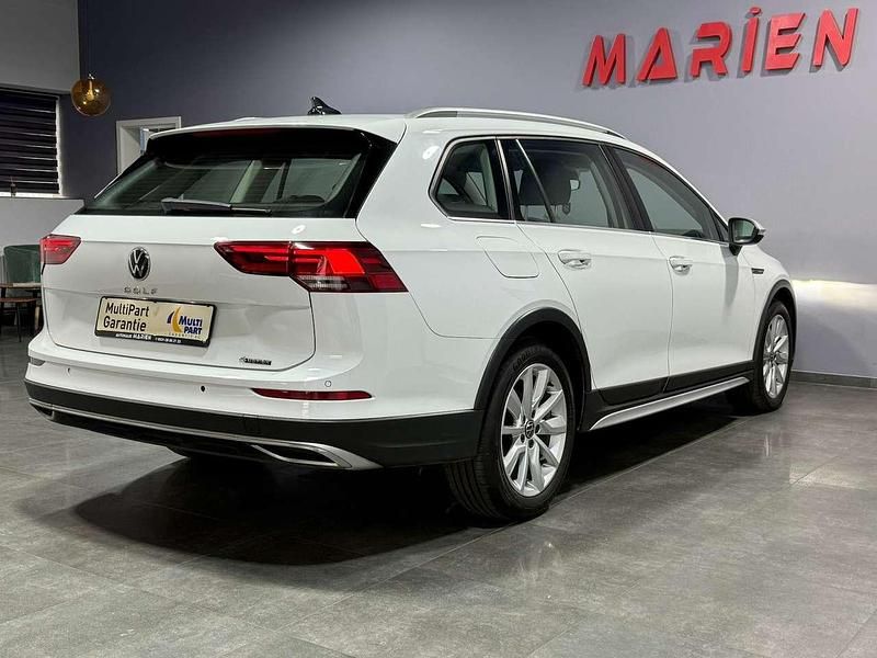 Używany VW Golf Alltrack 200 KM (147 kW) 2022 Biały Kombi