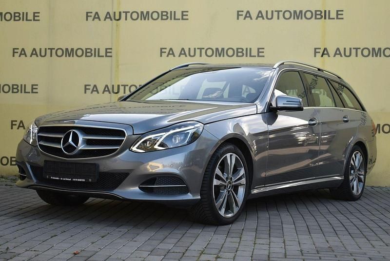 Silber Gebraucht 2013 Mercedes E200 Kombi | 13.900 € (Fairer Preis) - Bild 1/4