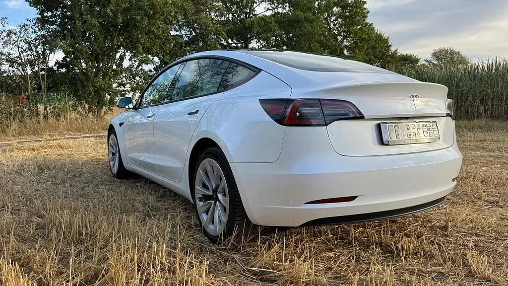 Gebraucht Tesla Model 3 Standard Range 208 kW (283 PS) 2022 Weiß Limousine