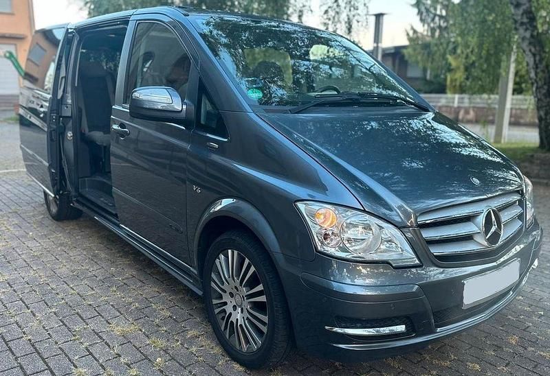 Grau Gebraucht 2013 Mercedes Viano Edition Van / Kleinbus | 22.500 € (Teuer) - Bild 1/4
