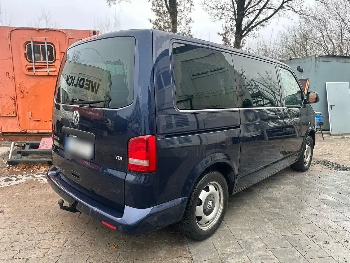 Second-hand VW Multivan 140 CP (102 kW) 2010 Albastru Monovolum