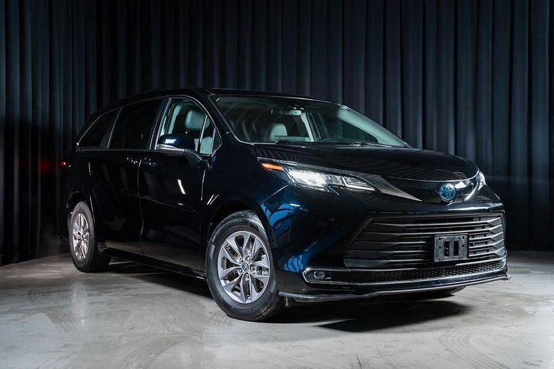 Gebraucht Toyota Sienna 250 PS (183 kW) 2022 Schwarz Van / Kleinbus