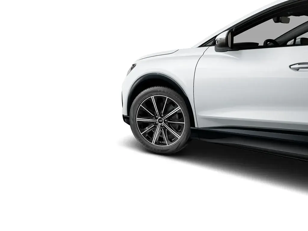Second-hand Audi Q4 e-tron Ambiente 150 kW (204 CP) 2025 Alb SUV