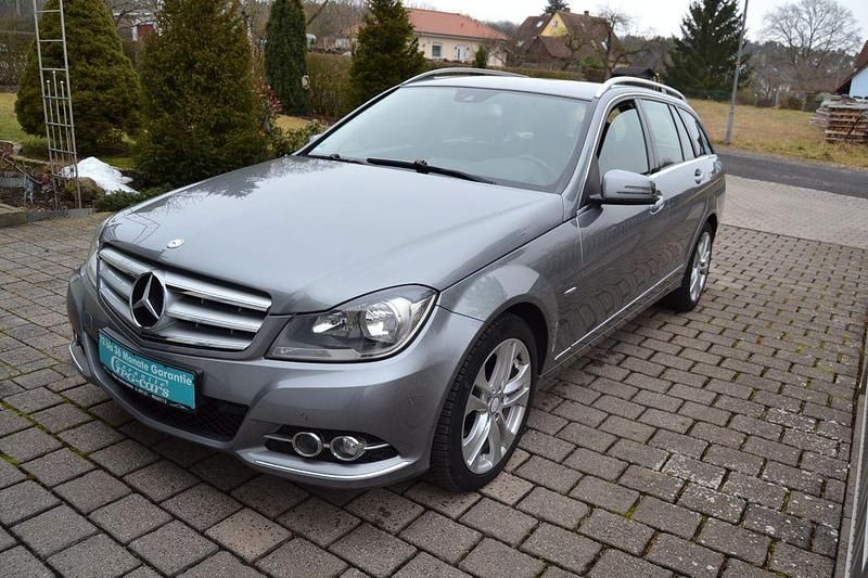 Silber Gebraucht 2011 Mercedes C220 Avantgarde Limousine | 11.900 € (Fairer Preis) - Bild 1/4