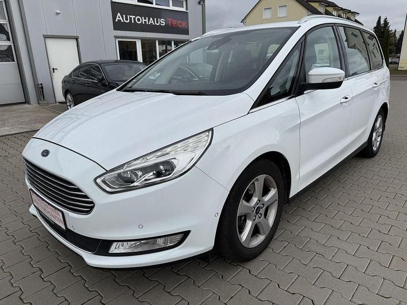 Schneeweiß Gebraucht 2015 Ford Galaxy Titanium Van / Kleinbus | 9.990 € (Fairer Preis) - Bild 1/4