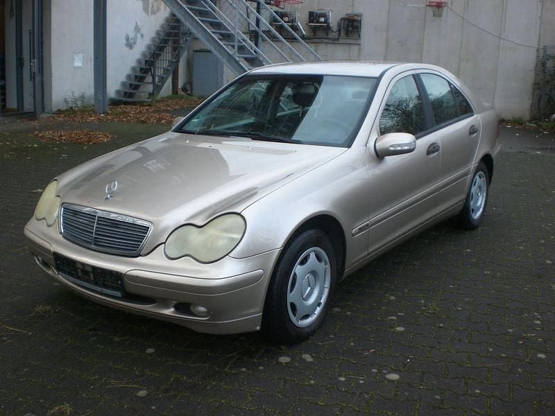 Beige Gebraucht 2003 Mercedes C200 Limousine | 2.300 € (Fairer Preis) - Bild 1/4