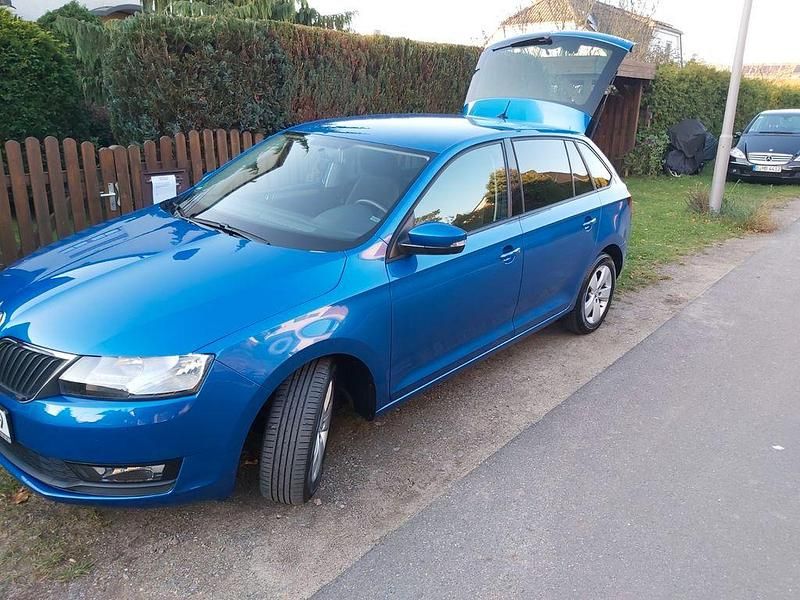 Blau Gebraucht 2017 Skoda Rapid Ambition Limousine | 9.999 € (Etwas zu teuer) - Bild 1/4