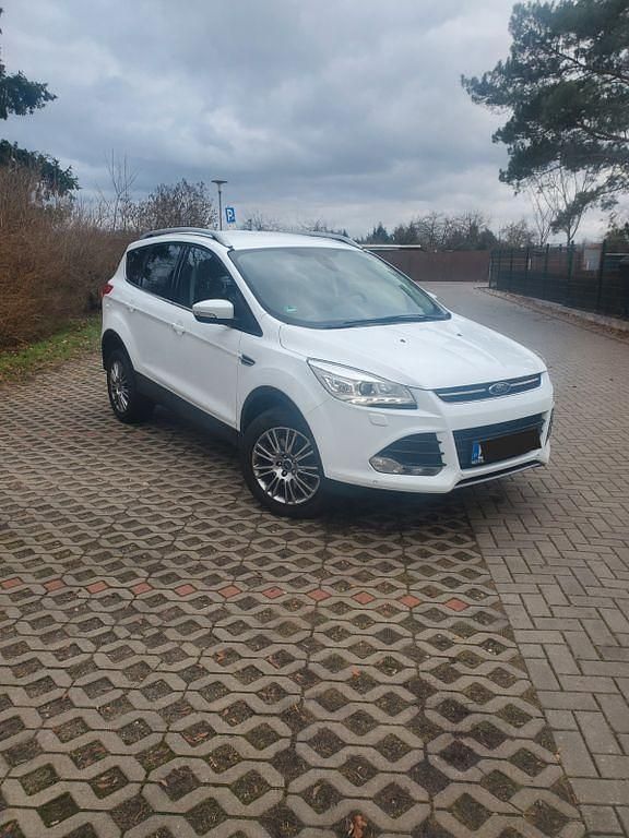 Gebraucht Ford Kuga Titanium 140 PS (102 kW) 2014 Weiß SUV