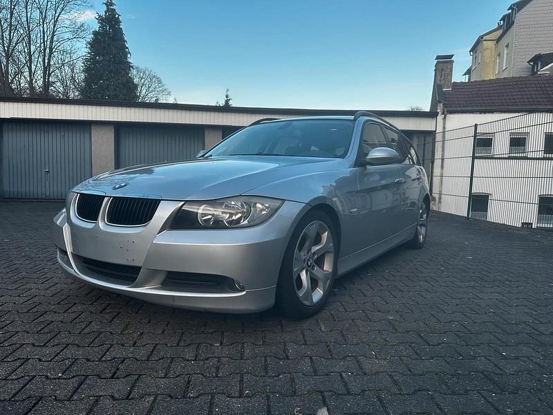 Gebraucht BMW 318 143 PS (105 kW) 2008 Silber Kombi