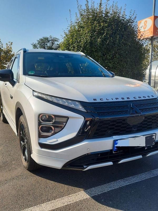 Weiß Gebraucht 2022 Mitsubishi Eclipse Cross Select SUV | 21.900 € (Guter Preis) - Bild 1/4
