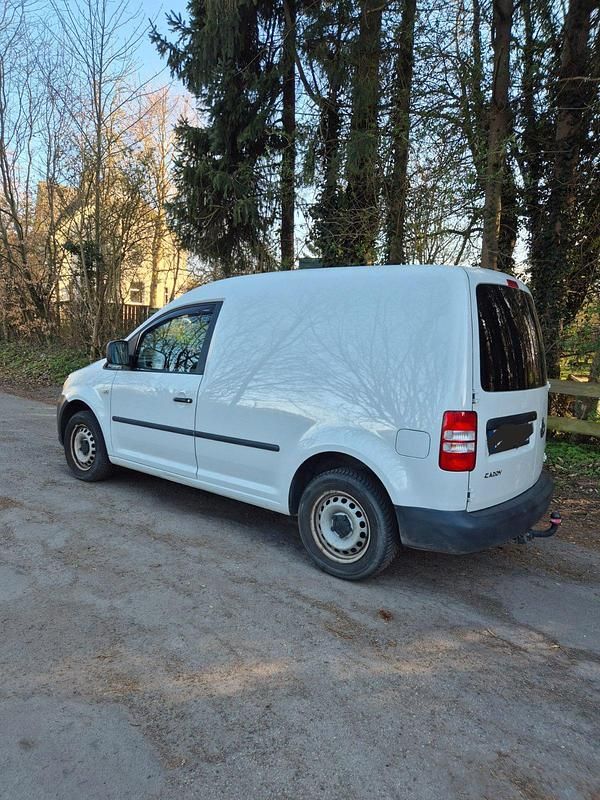 Second-hand VW Caddy 86 CP (63 kW) 2012 Alb Monovolum