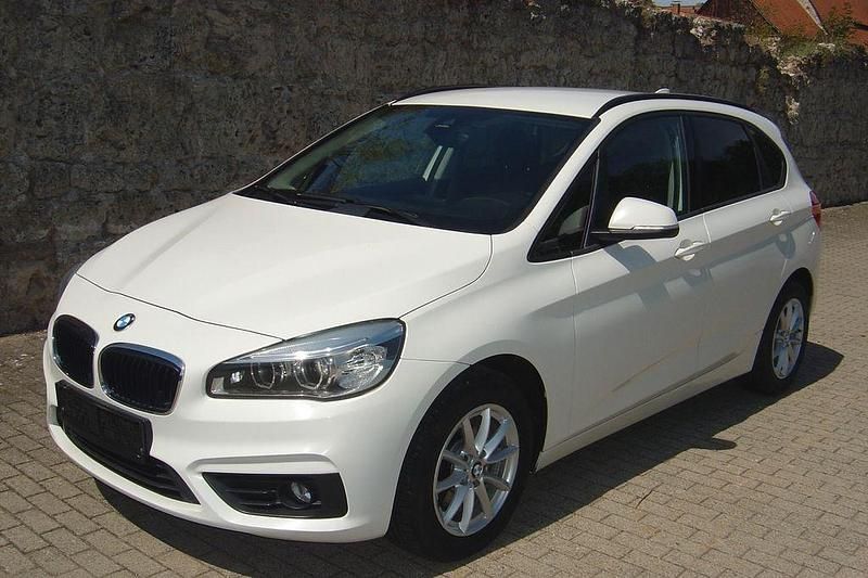 Weiß Gebraucht 2014 BMW 218 Active Tourer Van / Kleinbus | 7.890 € (Fairer Preis) - Bild 1/4