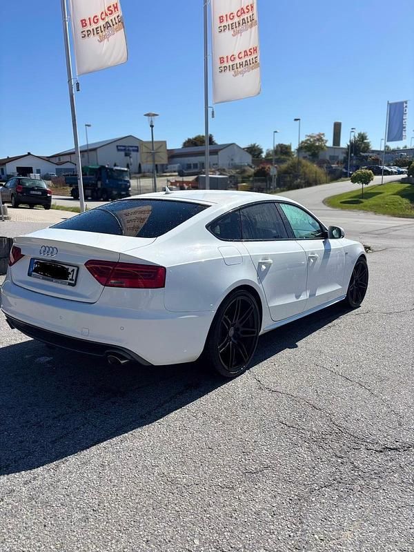 Weiß Gebraucht 2013 Audi A5 S-line plus Coupé | 17.500 € (Teuer) - Bild 1/4