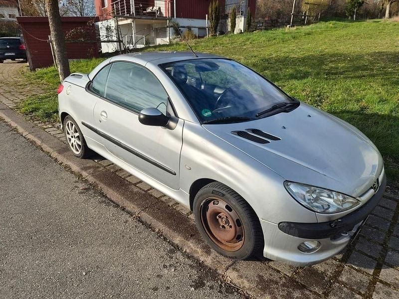 Gebraucht Peugeot 206 CC 109 PS (80 kW) 2002 Silber Cabrio
