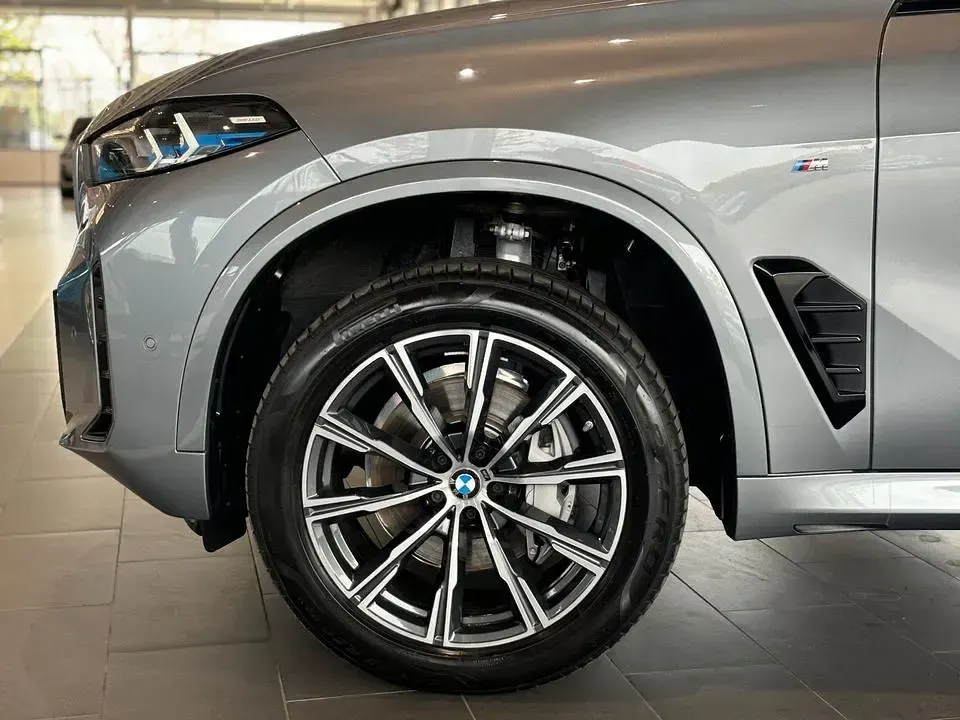 Gebraucht BMW X5 Performance 352 PS (258 kW) 2025 Grau SUV