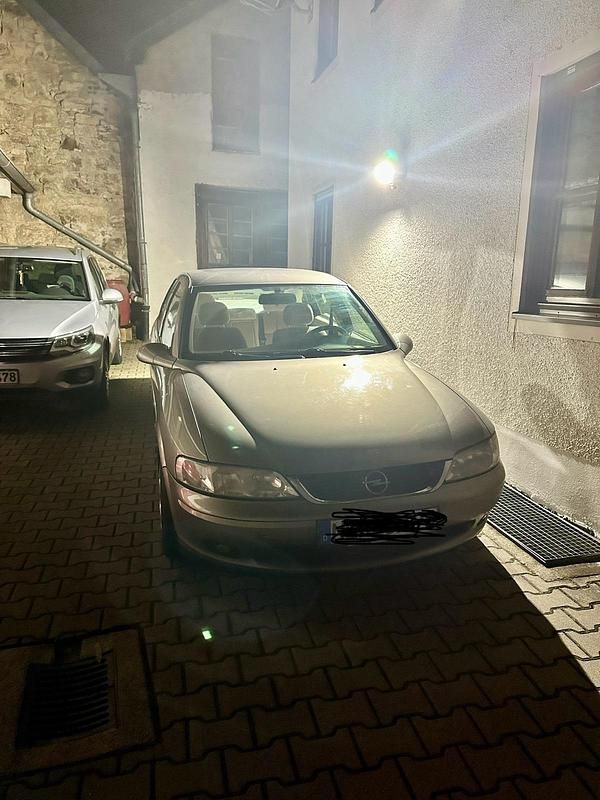 Silber Gebraucht 1999 Opel Vectra Limousine | 900 € (Fairer Preis) - Bild 1/4