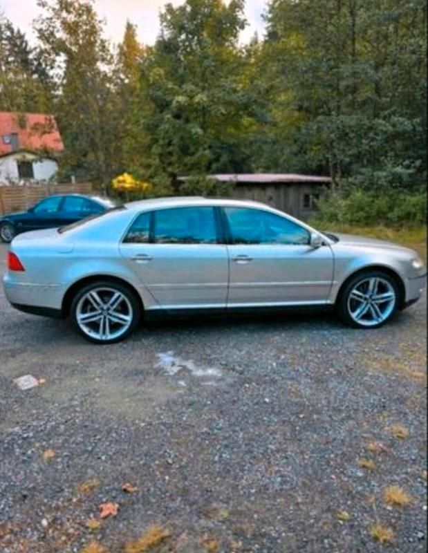 Second-hand VW Phaeton 335 CP (246 kW) 2004 Argintiu Berlinǎ