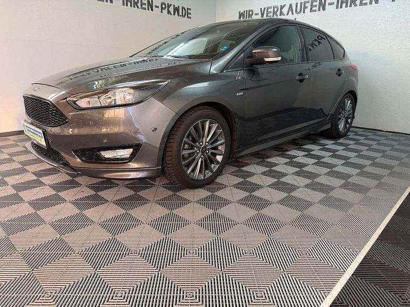Gebraucht Ford Focus ST-Line 125 PS (91 kW) 2017 Grau Limousine