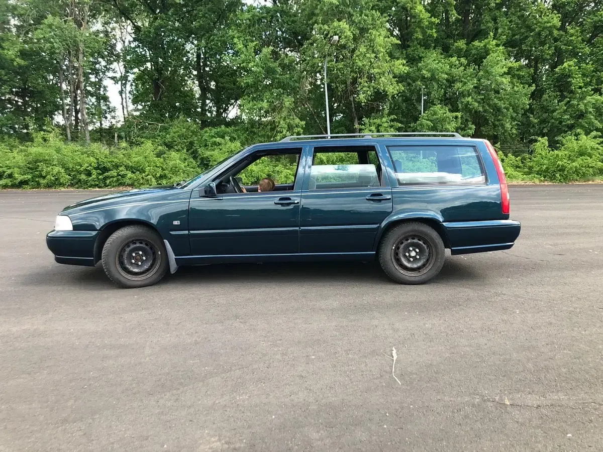 Używany Volvo V70 125 KM (91 kW) 1997 Zielony Kombi