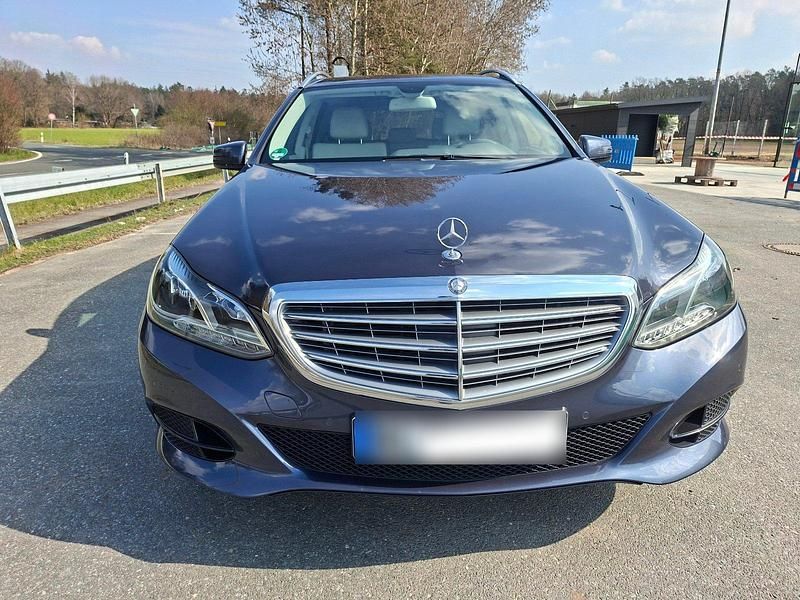 Gebraucht Mercedes E200 184 PS (135 kW) 2014 Blau Kombi