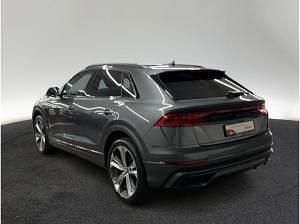Gebraucht Audi Q8 286 PS (210 kW) 2023 Grau (daytonagrau perleffekt) SUV