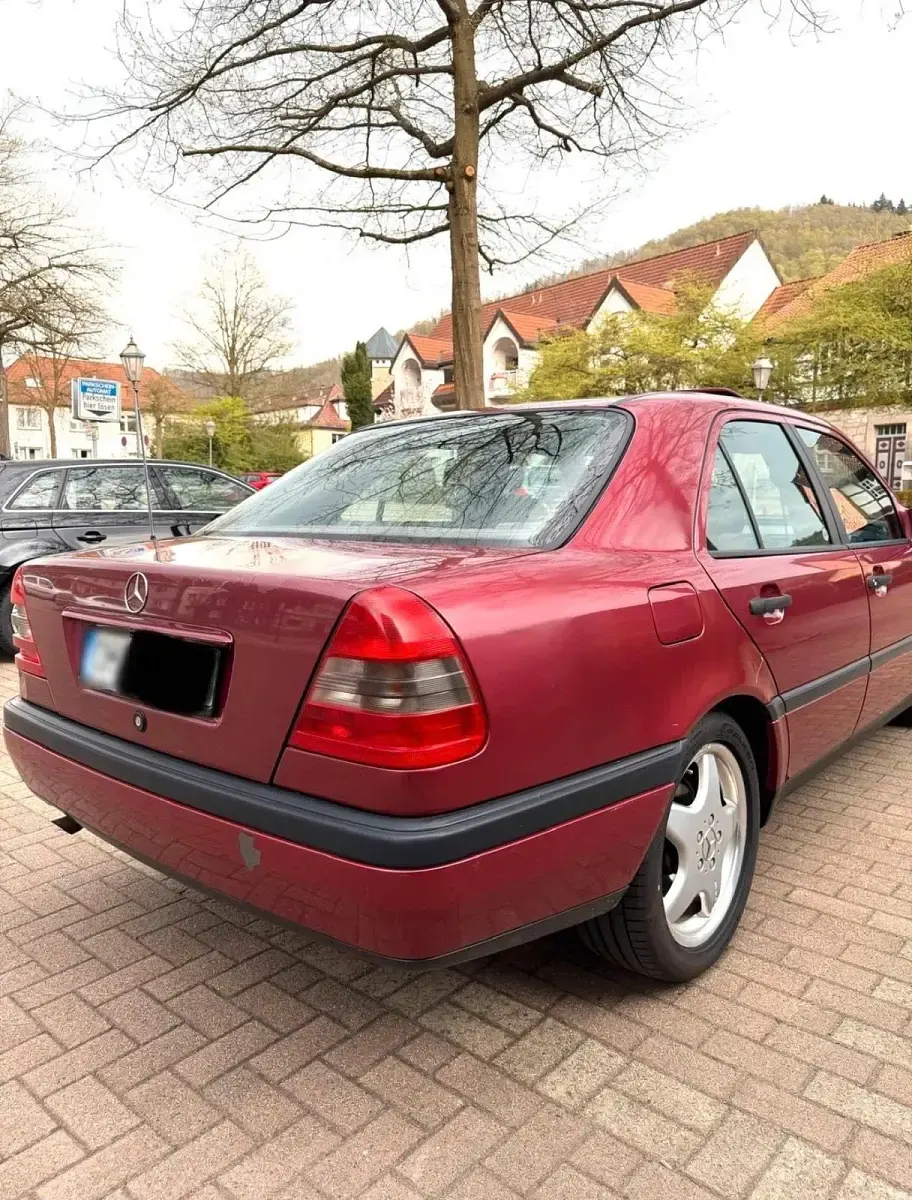 Gebraucht Mercedes C180 122 PS (89 kW) 1994 Rot Limousine