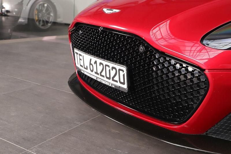 Gebraucht Aston Martin DBS 725 PS (533 kW) 2018 Rot Coupé