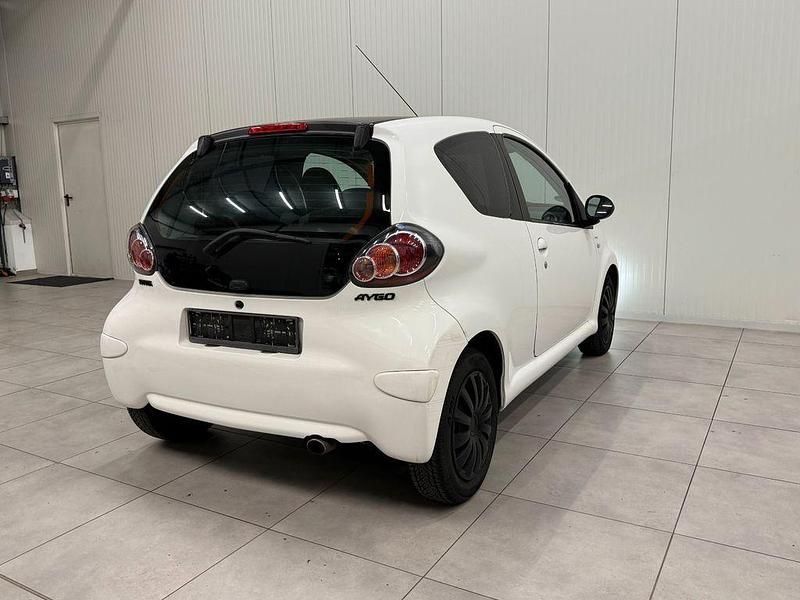 Gebraucht Toyota Aygo Cool 68 PS (50 kW) 2013 Weiß Kleinwagen