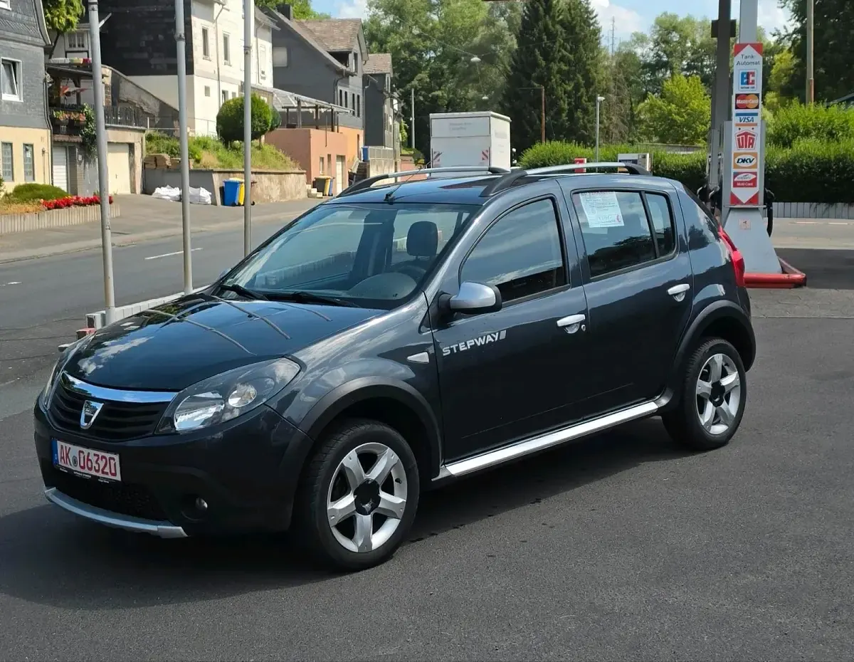 Gebraucht Dacia Sandero Stepway 88 PS (64 kW) 2012 Grau Kleinwagen