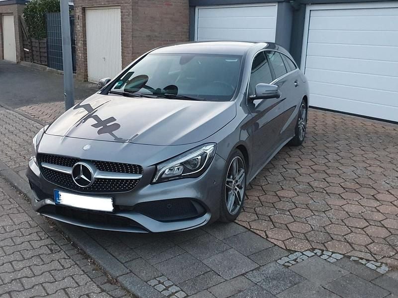 Grau Gebraucht 2017 Mercedes CLA220 AMG line Limousine | 19.999 € (Guter Preis) - Bild 1/4