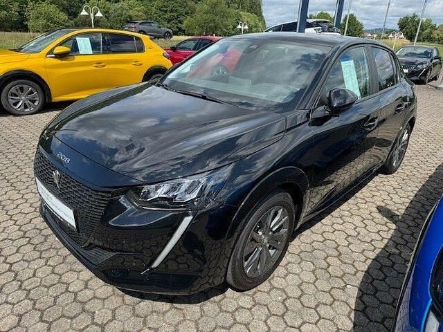 Gebraucht Peugeot e-208 Active 100 kW (136 PS) 2021 Lackierung schwarz perla nera/typ aussen (metallic) Kleinwagen