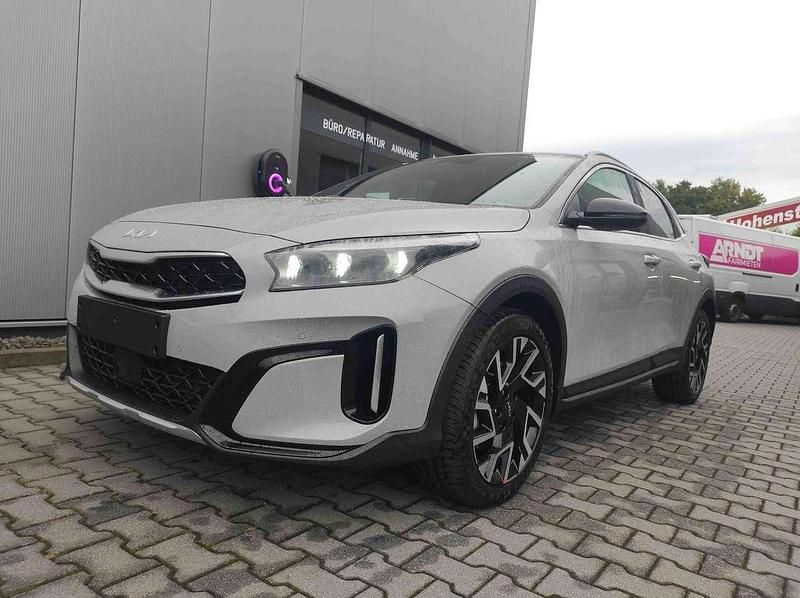 Neu Kia XCeed 150 PS (110 kW) 2025 Wolfsgrau SUV