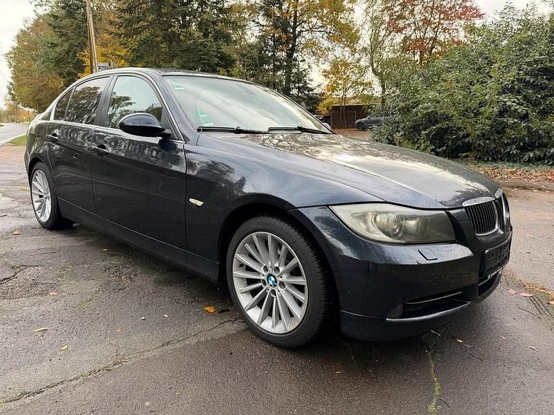 Blau Gebraucht 2007 BMW 330 Limousine | 4.400 € - Bild 1/4
