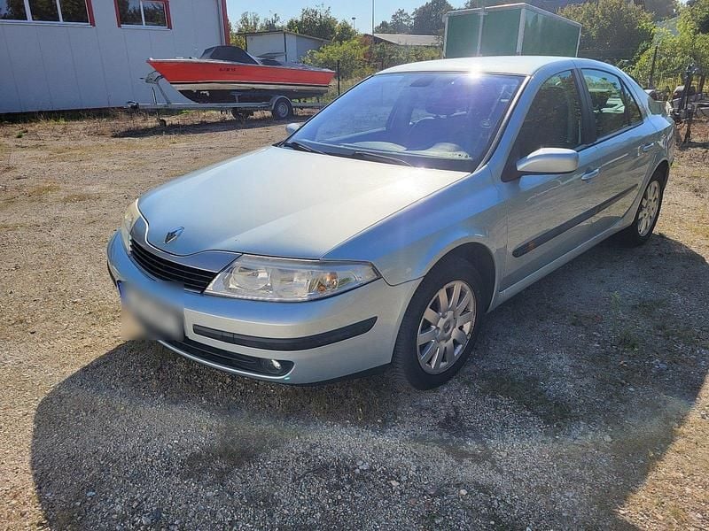Silber Gebraucht 2004 Renault Laguna II Limousine | 1.950 € (Fairer Preis) - Bild 1/4