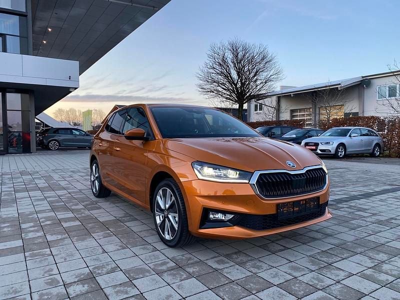 Phoenix orange/orange Gebraucht 2022 Skoda 110 R Style Limousine | 16.940 € - Bild 1/4