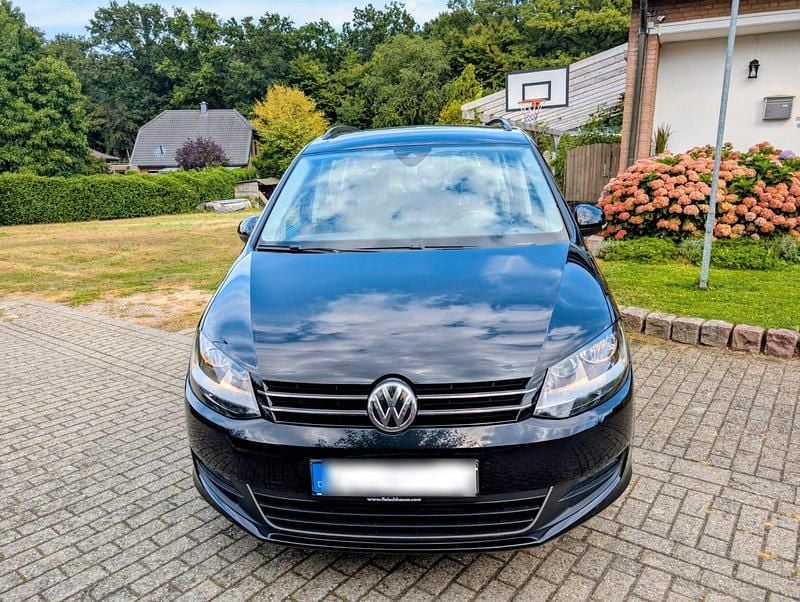 Gebraucht VW Sharan Comfortline 150 PS (110 kW) 2022 Schwarz Van / Kleinbus