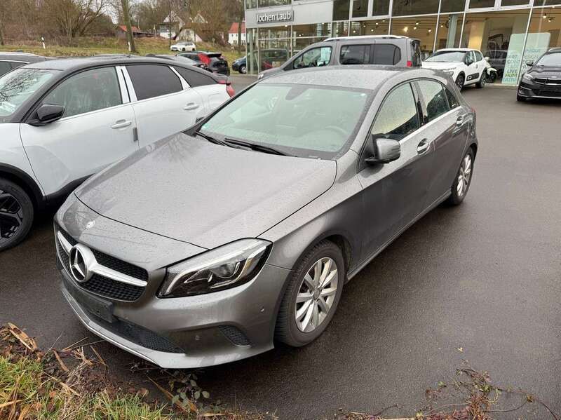 Mountaingrau met. Gebraucht 2016 Mercedes A200 Kleinwagen | 17.900 € (Fairer Preis) - Bild 1/1