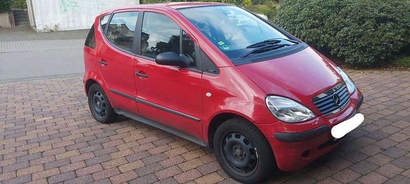 Rot Gebraucht 2002 Mercedes A160 Classic Kleinwagen | 2.650 € (Etwas zu teuer) - Bild 1/4