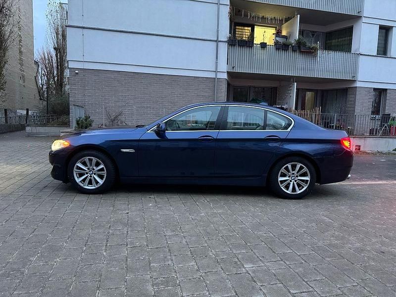Gebraucht BMW 525 Sport Line 204 PS (150 kW) 2011 Blau Limousine