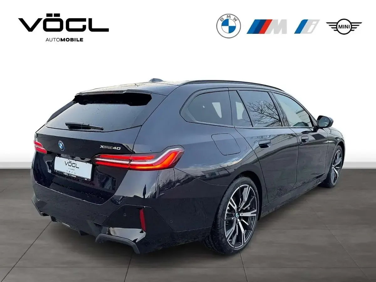 Gebraucht BMW i5 M Sport 289 kW (394 PS) 2025 Carbonschwarz Kombi
